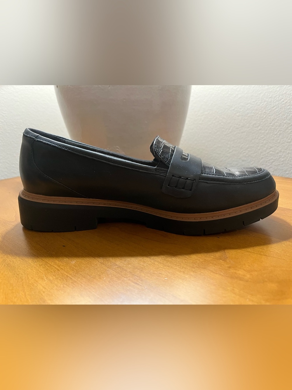 Clarks Westlynn Ayla Black Leather Croc Penny Loafers Lug Sole • 9W • EUC - Picture 4 of 11